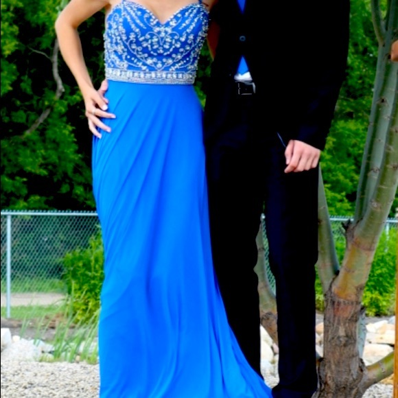 De’amore Boutique Tiffany Grad Dress (Originally Strapless) - Picture 2 of 8